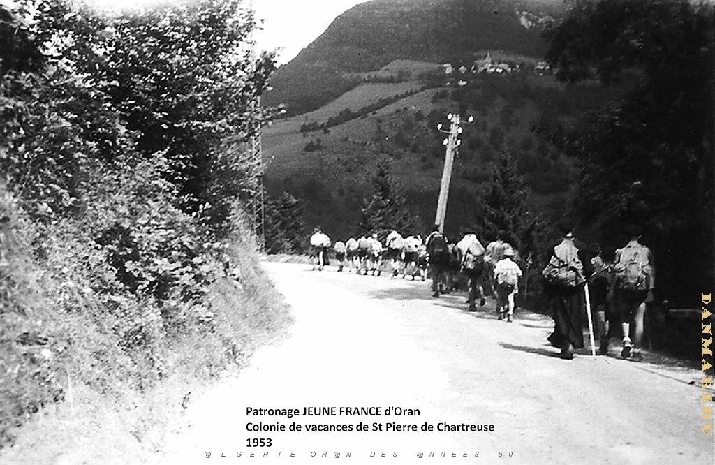 COLO JEUNE FRANCE 1953  excursion, la marche.jpg